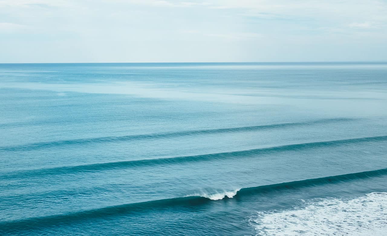 what-is-a-swell-in-the-ocean-surfers-hype