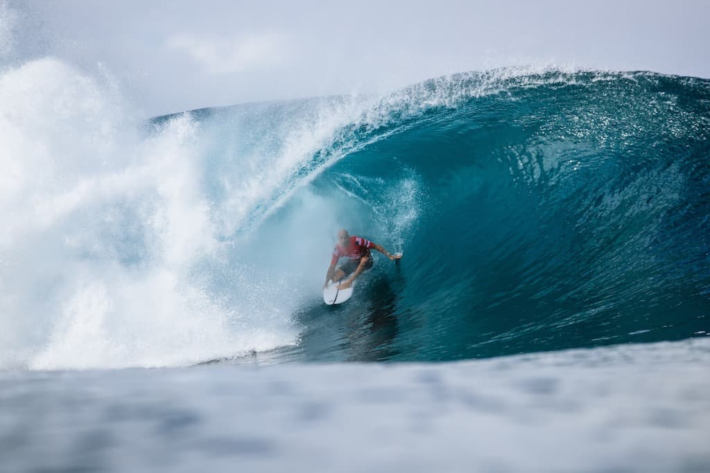 Kelly Slater Surfing Pipeline 2022