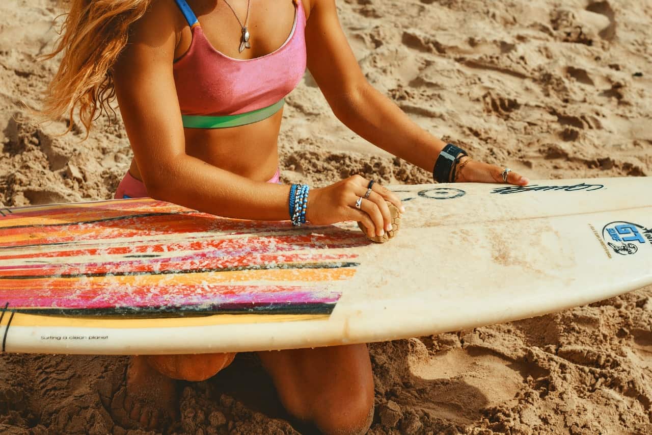 How To Remove Old Surfboard Wax In 3