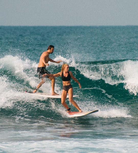 regular vs goofy foot stance in surfing